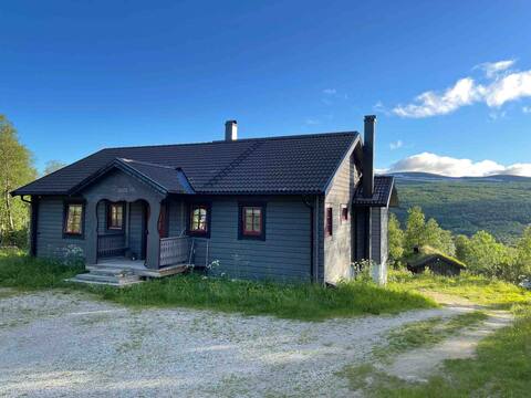 Cabin with outdoor hot tub and great views