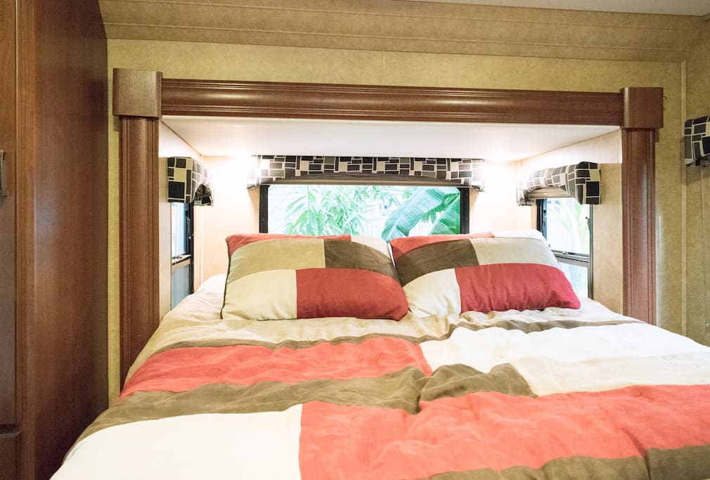 Master Queen size bed, with second TV