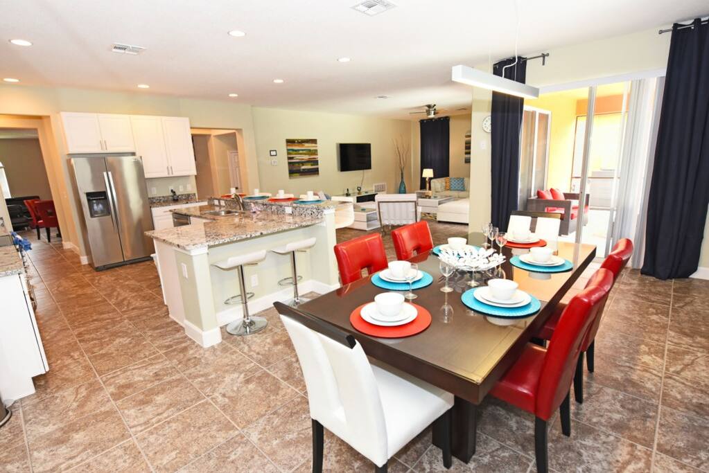 Dining Room,Indoors,Room,Home Decor,Linen