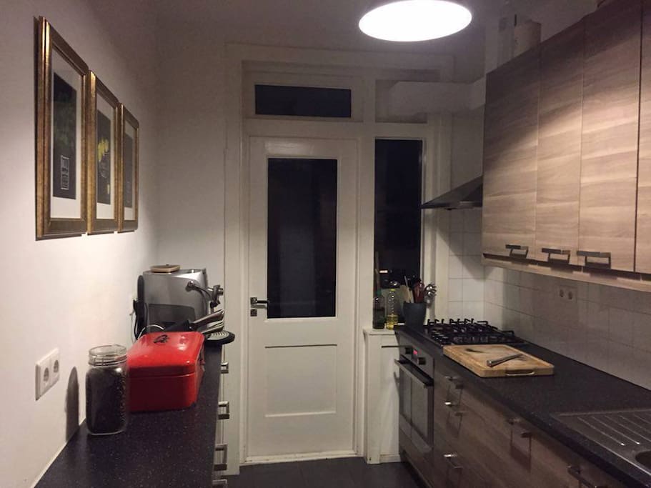 The kitchen is fully equipped. Convection oven, a four-burner stove, dishwasher, coffee machine and blender.