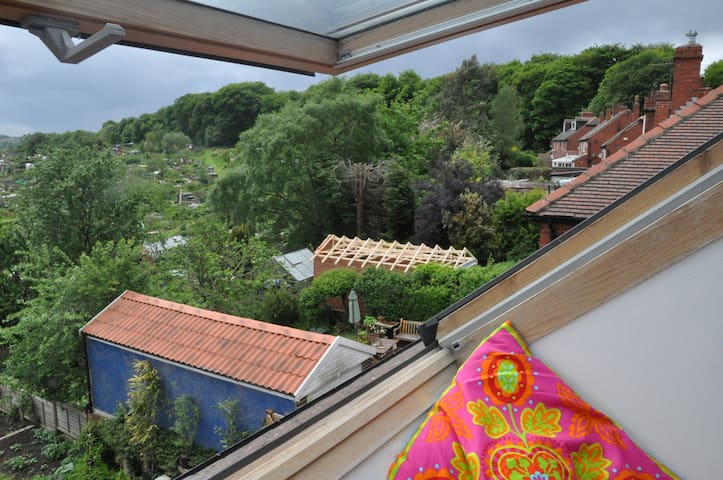 Lovely  loft with en-suite/self service breakfast.