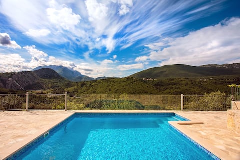 New! Villa Eagle's Dream with private heated pool