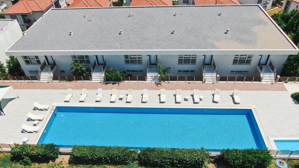 KUŞADASI HAVUZLU 3+1 VİLLA