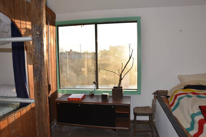 Ziggy Stardust Surf House – A Beautiful Houseboat gallery image 3