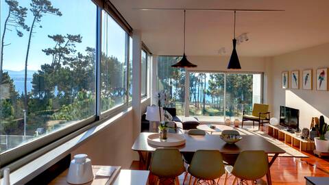 180º of sea and forest view on an island.