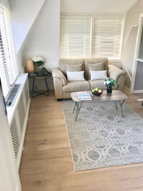 Luxury independent first floor 45m2 & roofterrace