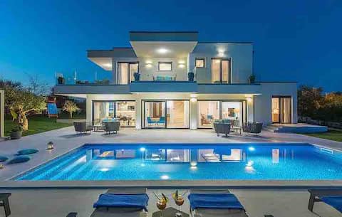 Top performing Airbnb: Istria-villa Frani-large pool-parking in Jehnići