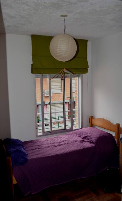 Segunda habitación con cama marinera, muy iluminada, segundo piso, con ropero