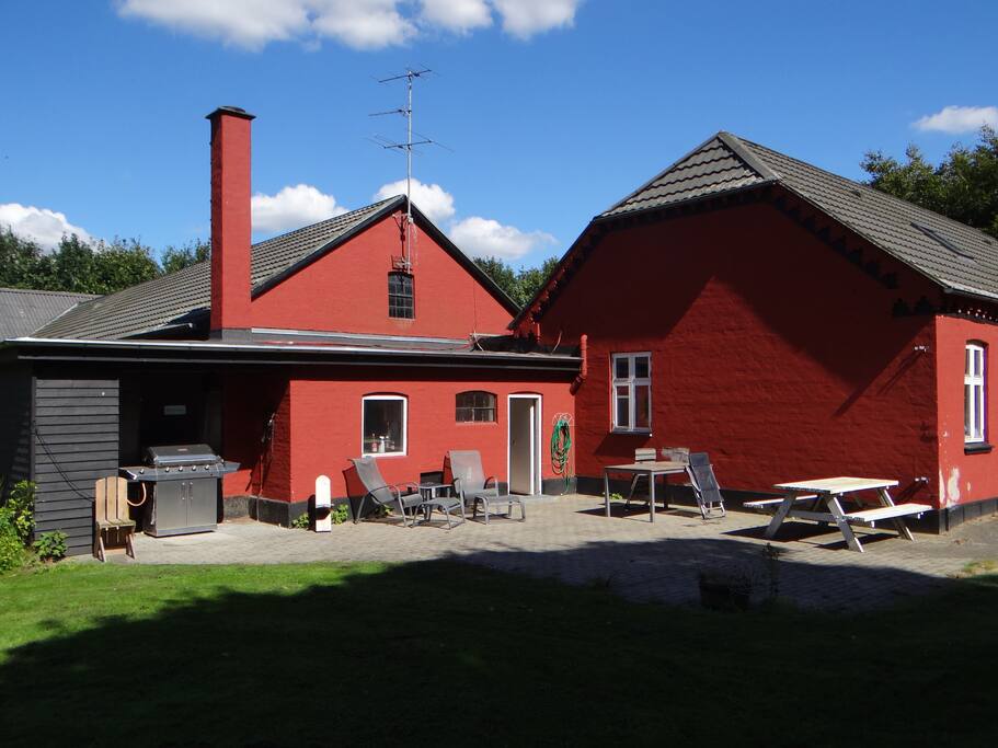 Sydvest vendt terrasse til fri benyttelse