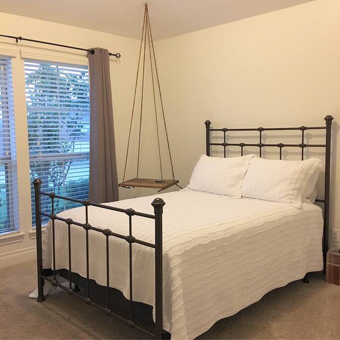 Primary Guest Room (Full size bed).
