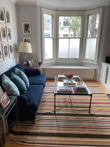 Chic and stylish three bedroom house with garden gallery image 2