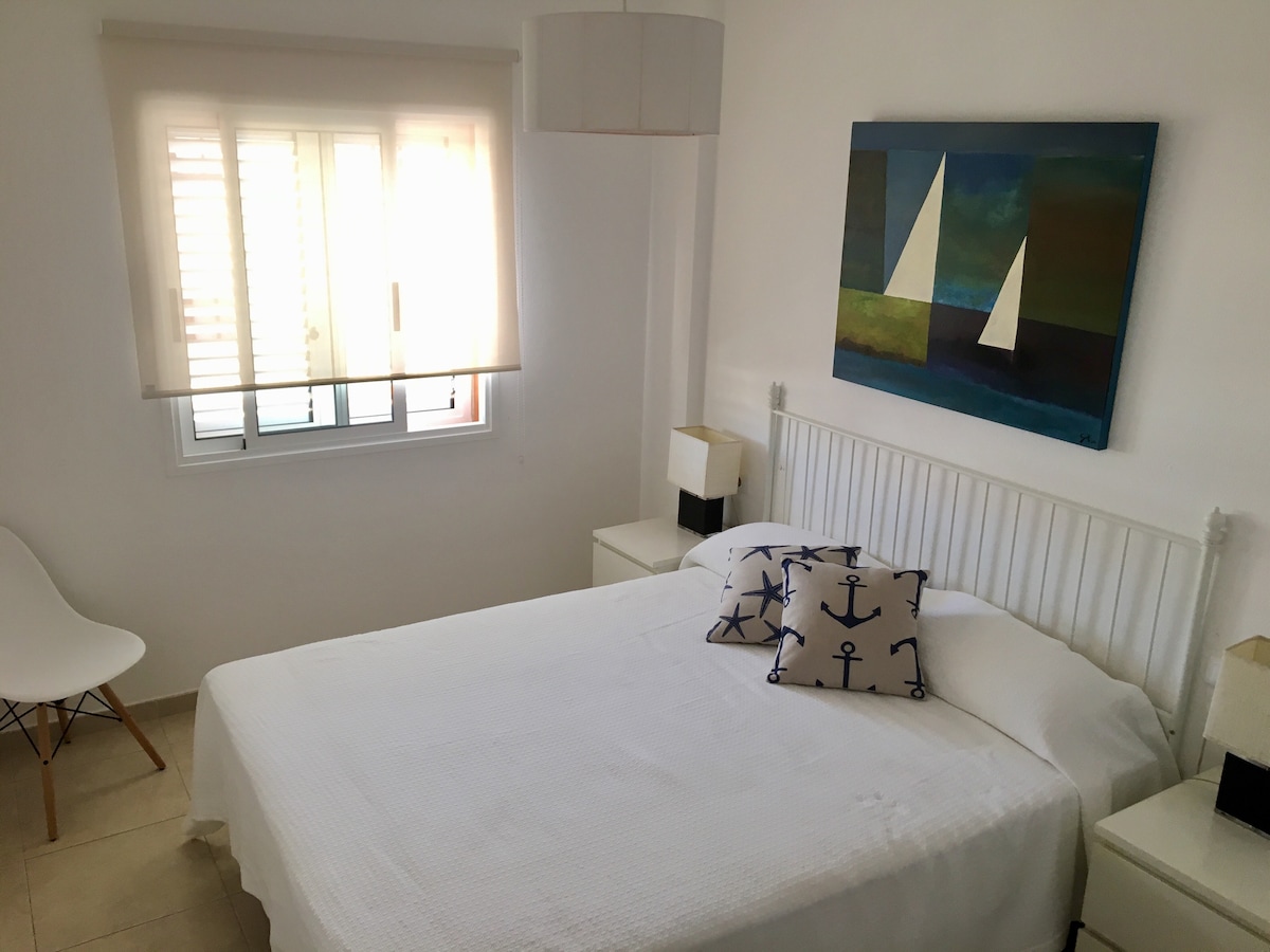 Spavaća soba s krevetom dimenzija 1,60x2,00 m