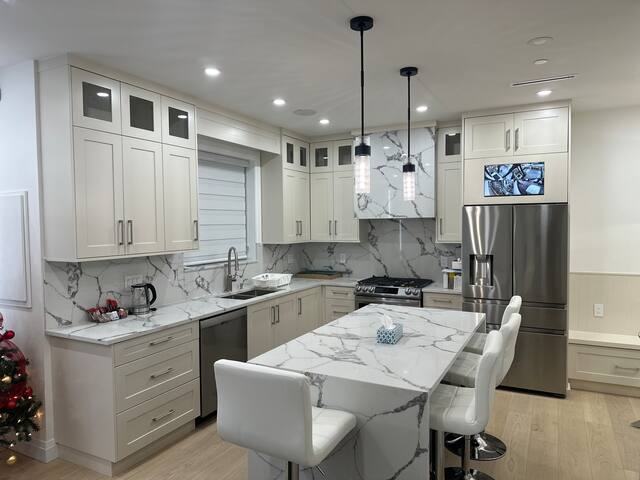 Brand new duplex house 3 bed 2 bath, parking gallery image 2