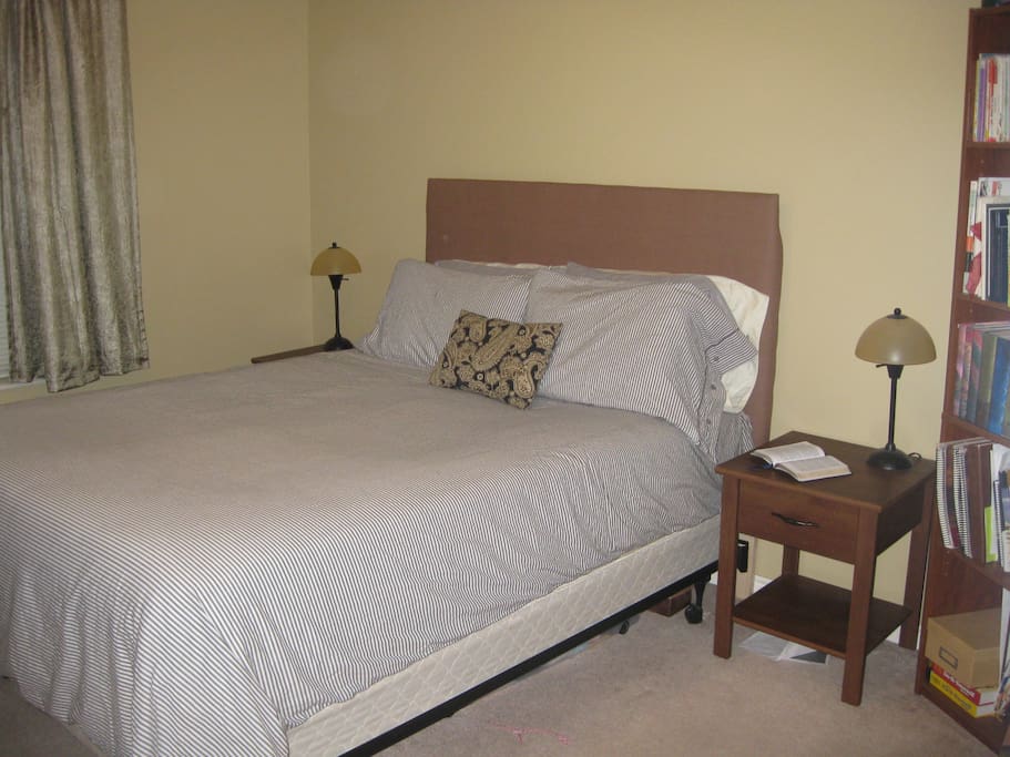 Master Bedroom with Queen Bed