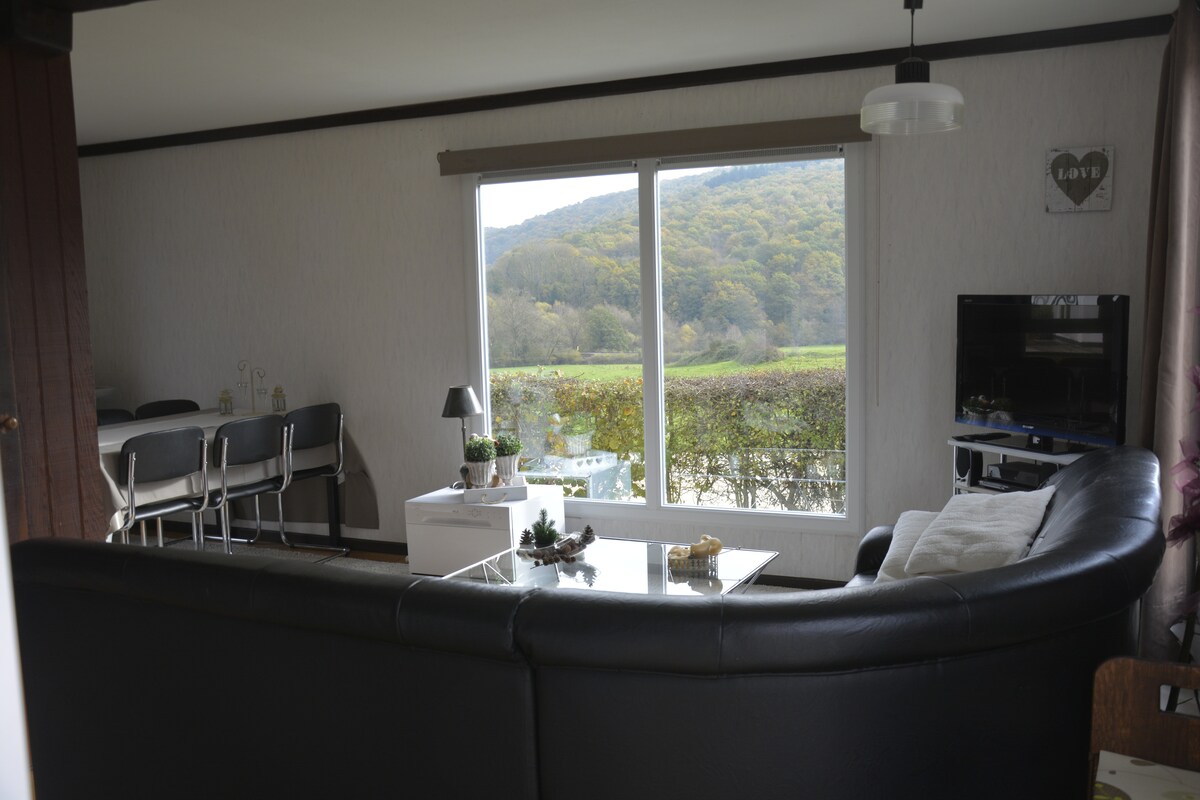 Successful Airbnb property: Quietly located chalet with beautiful nature: Heaven in Viroinval