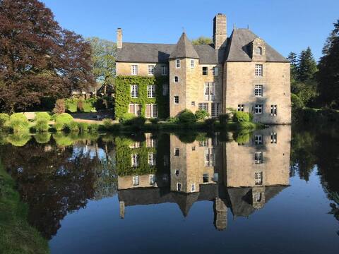 16th century Manor / Mont Saint Michel's Bay