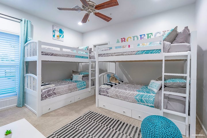[Bedroom 3] Bunk room with 2 twin over twin bunks