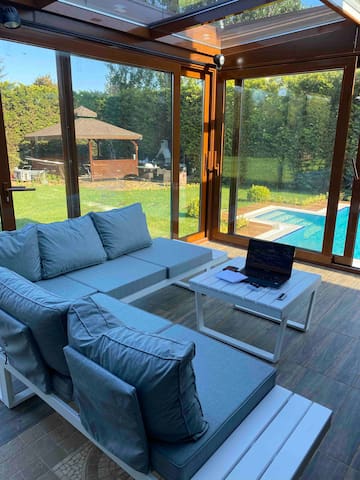 Havuz,bahçe ve tüm rahatlıklar kişiye özel alan gallery image 4