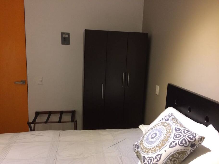 Cama y closet