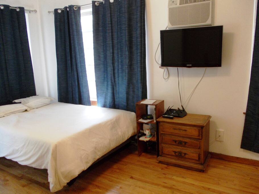 Full size Bed, TV, Wi-Fi and A/C unit