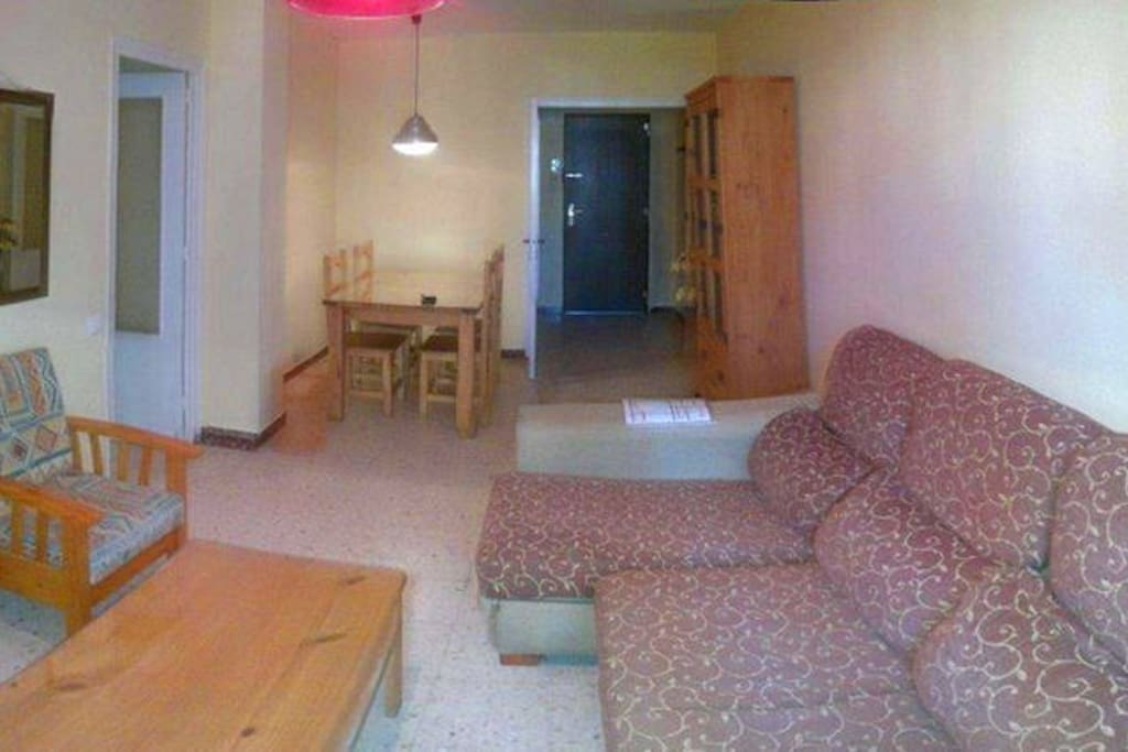 Salón luminoso con balcón, sofá cama, LEDTV, Internet/Wifi.