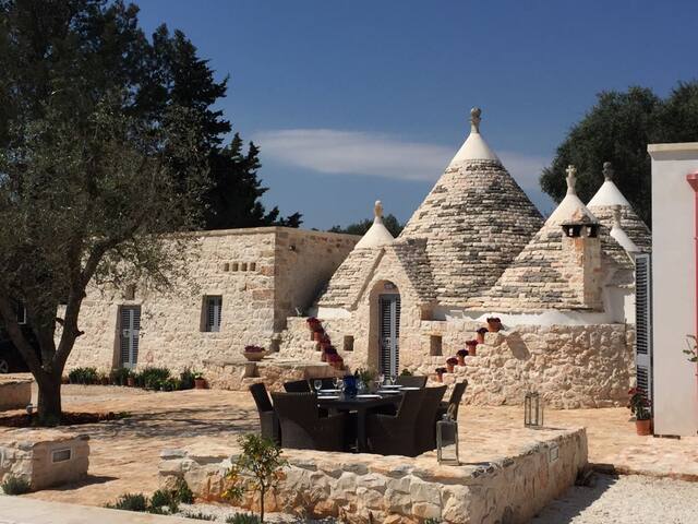 Trullo Colomba with beautiful infinity pool gallery image 2