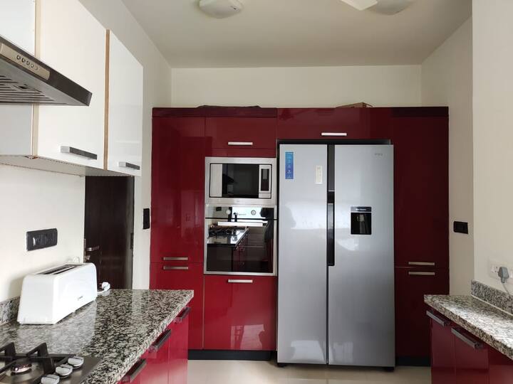 Full kitchen image 1