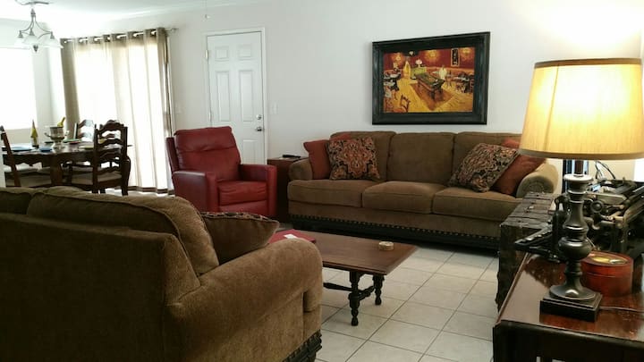 Super Clean 3/2  House, Perfect Havasu Getaway! - Lake Havasu City, AZ