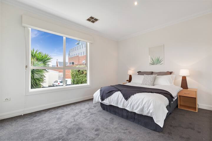 Spacious Townhouse in Brighton gallery image 3