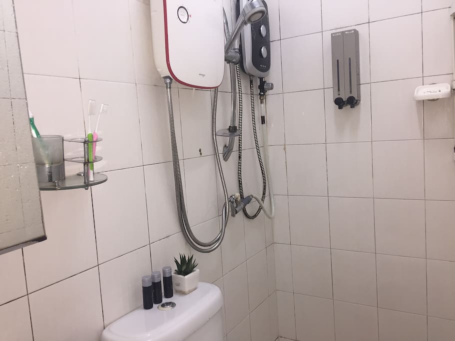 Master room bathroom