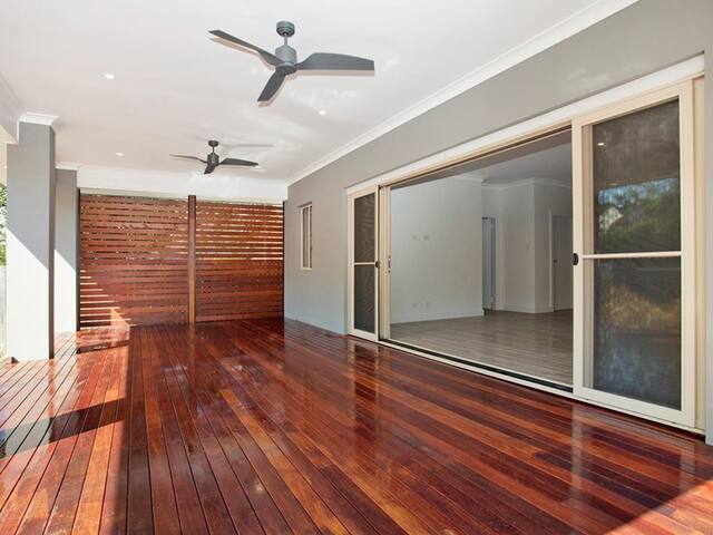 LARGE FAMILY HOME gallery image 2