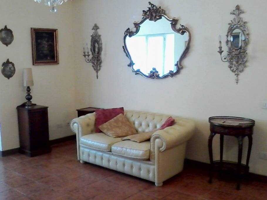... con divanoletto