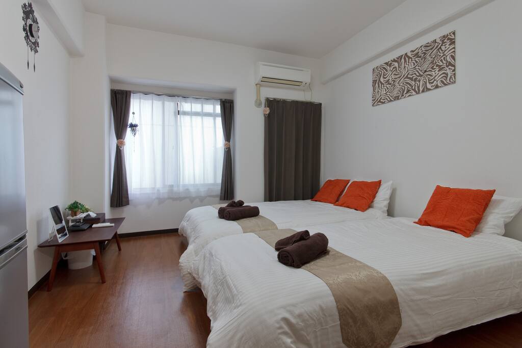 1 semi double bed& single bed with clean room