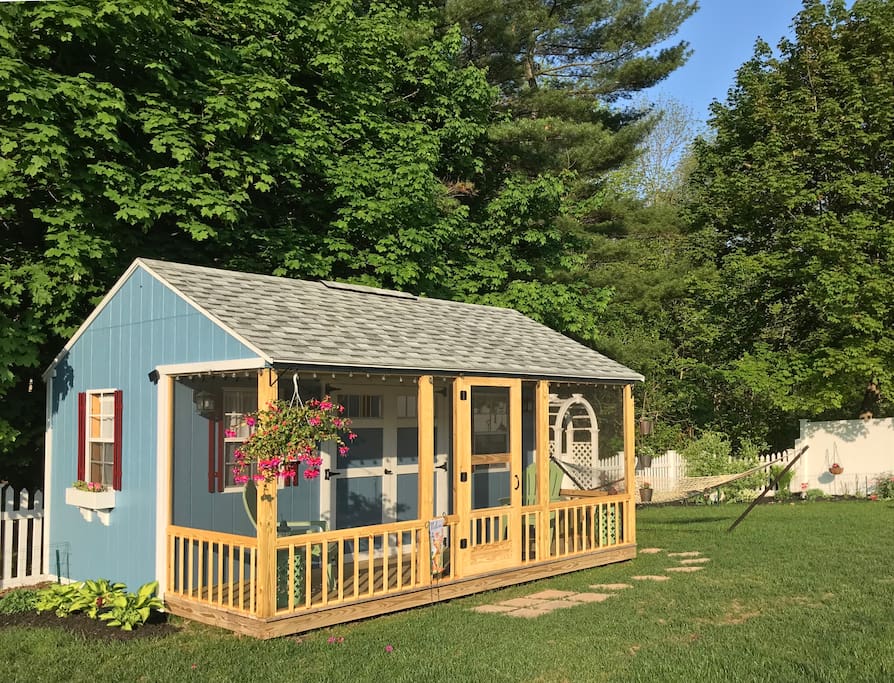 New for 2018! New Paint and a Screened in Porch!