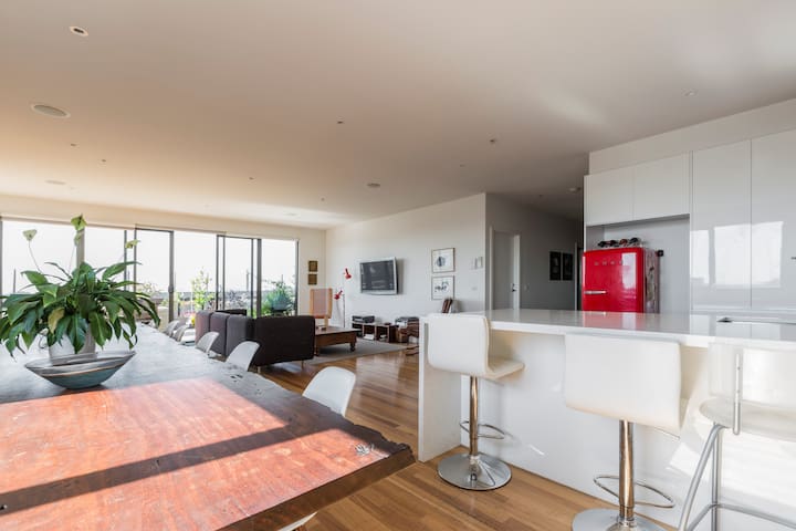 Penthouse rooftop apartment Brunswick gallery image 2