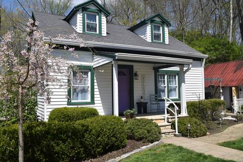 Day’s End Cottage: Peaceful, Charming, & Clean