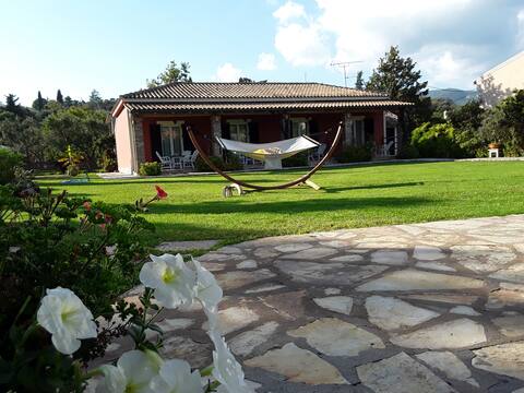 Charming cozy  Bungalow two 100 meters  beach