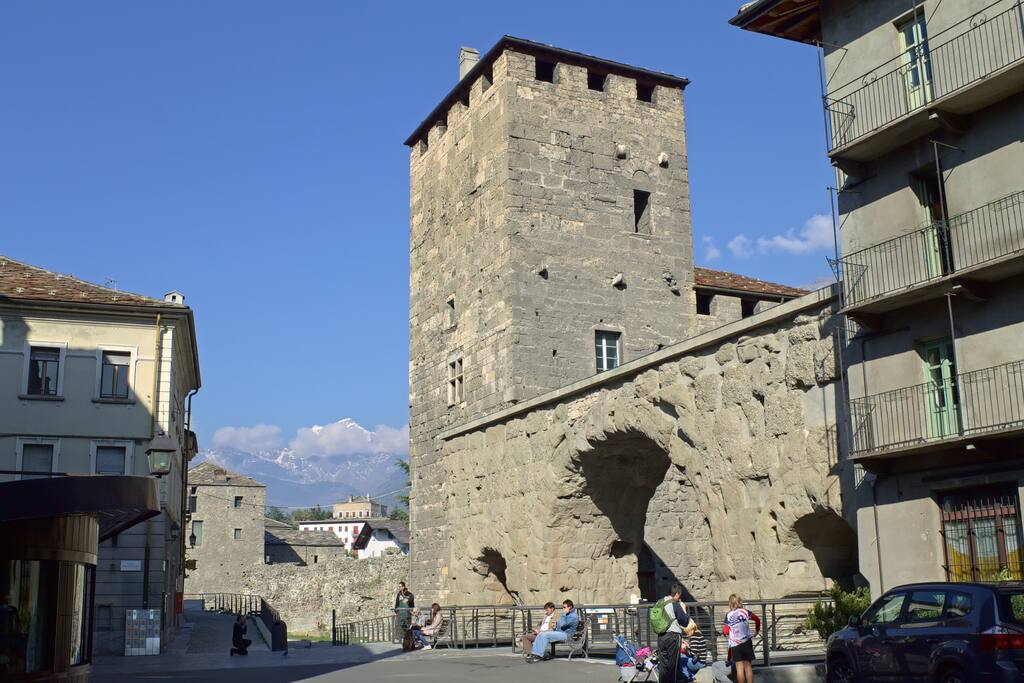 Piazza Porte Pretoriane di fronte all'appartamento