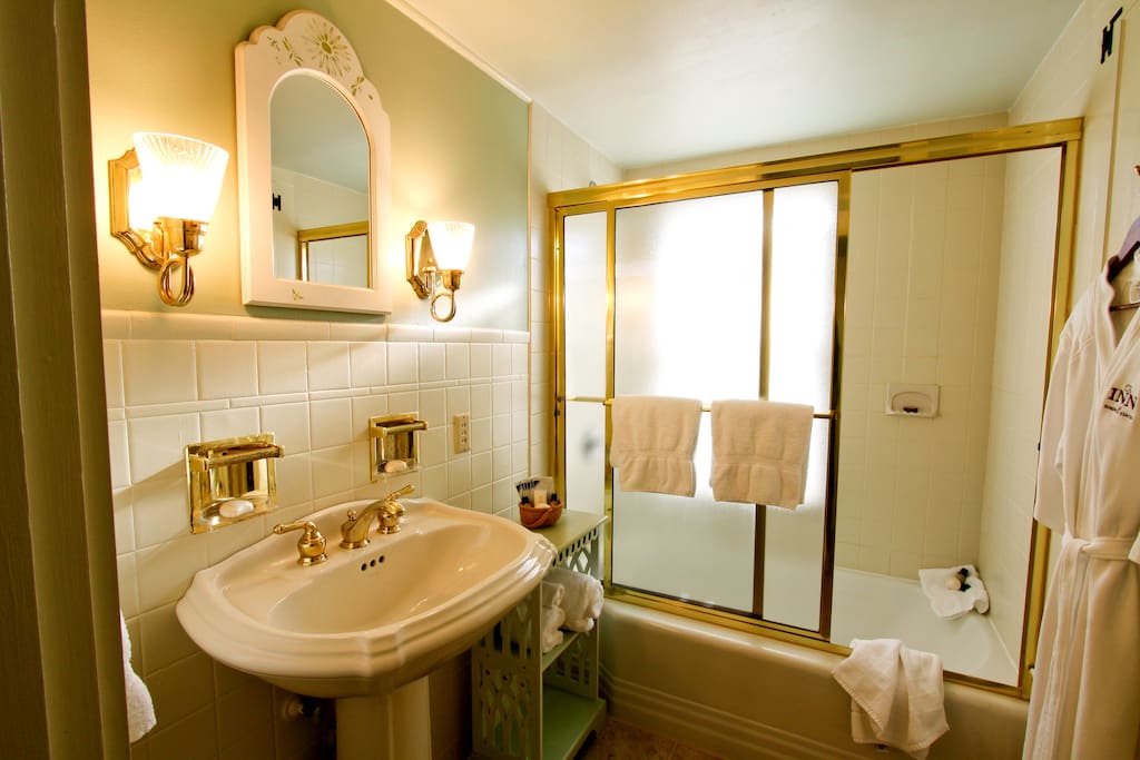 Hallstead Room Bath