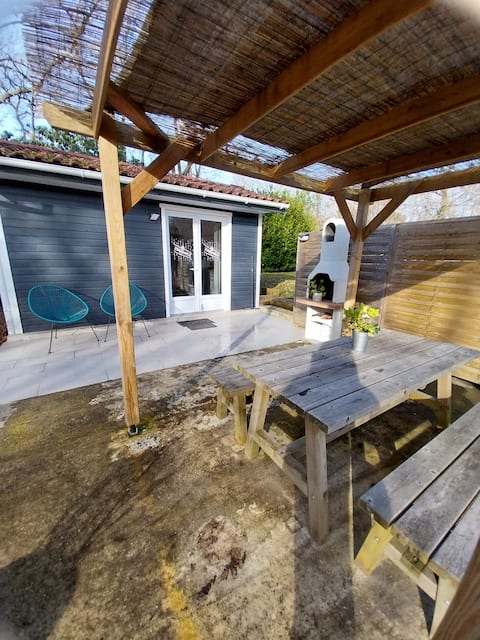 Small quiet studio 15 minutes from the beaches