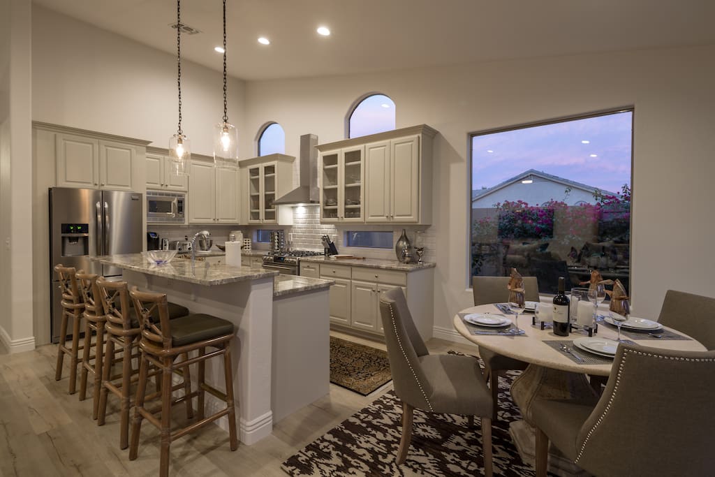 Awesome Kitchen with 4 bar stools for breakfast dinning.