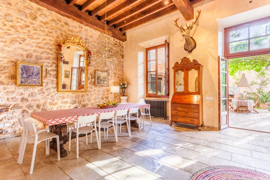 Gigantic dining room, lodge and kitchen open plan - great for socialising
