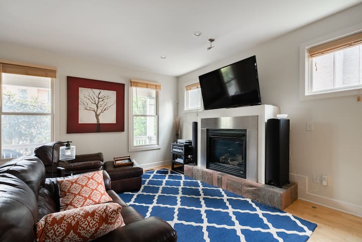 Short North/Central Italian Village Home gallery image 5