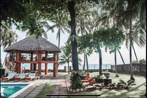 Private beachfront property: Tita's House