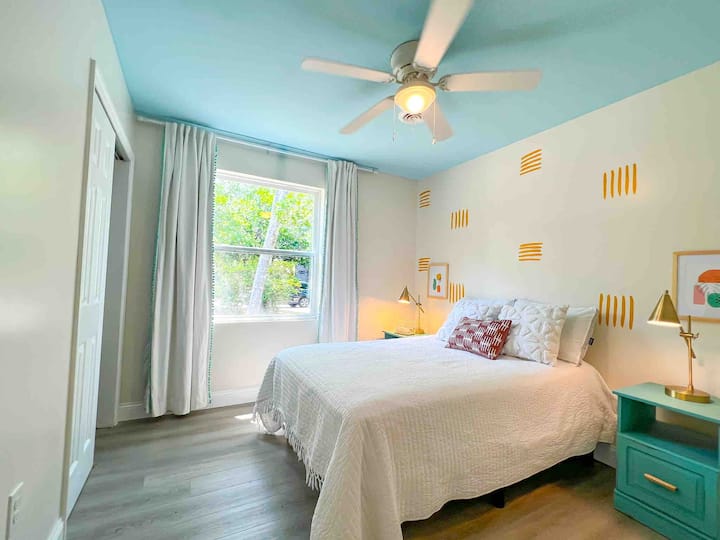 1st Bedroom- Full sized bed