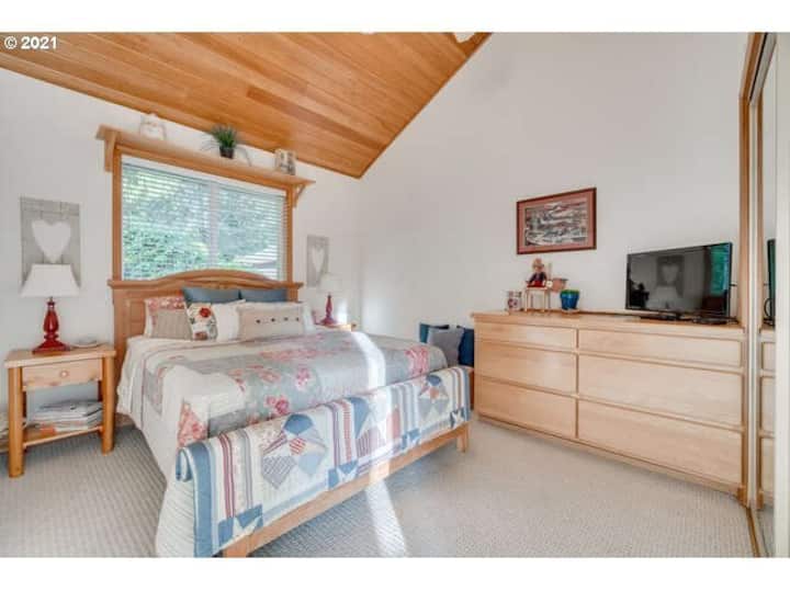 Bedroom 3 Queen