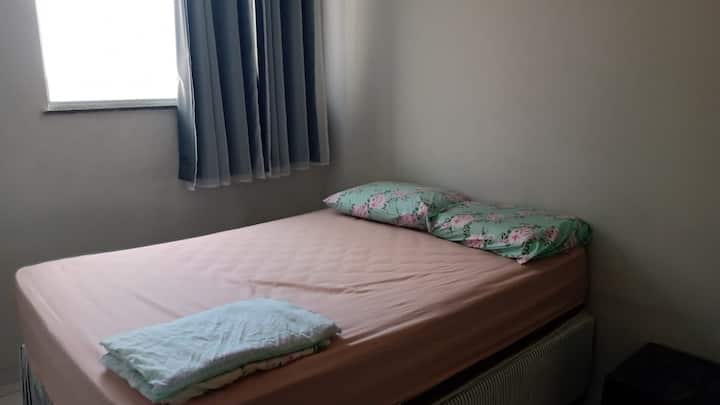 Spálňa s manželskou posteľou, šatníkom a klimatizáciou