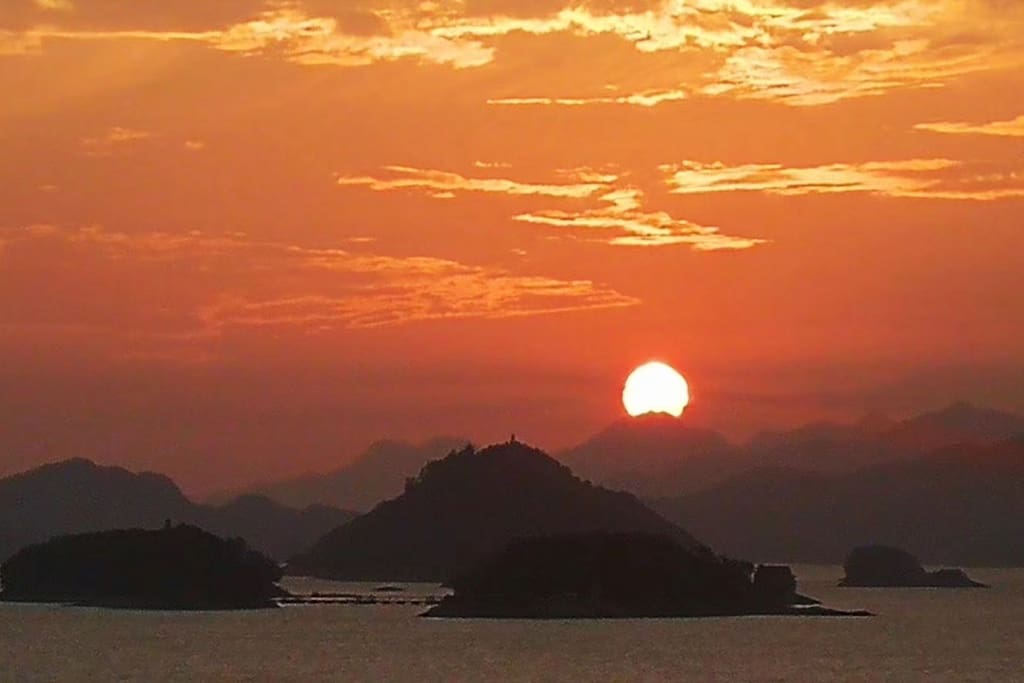 阳台上看到的落日