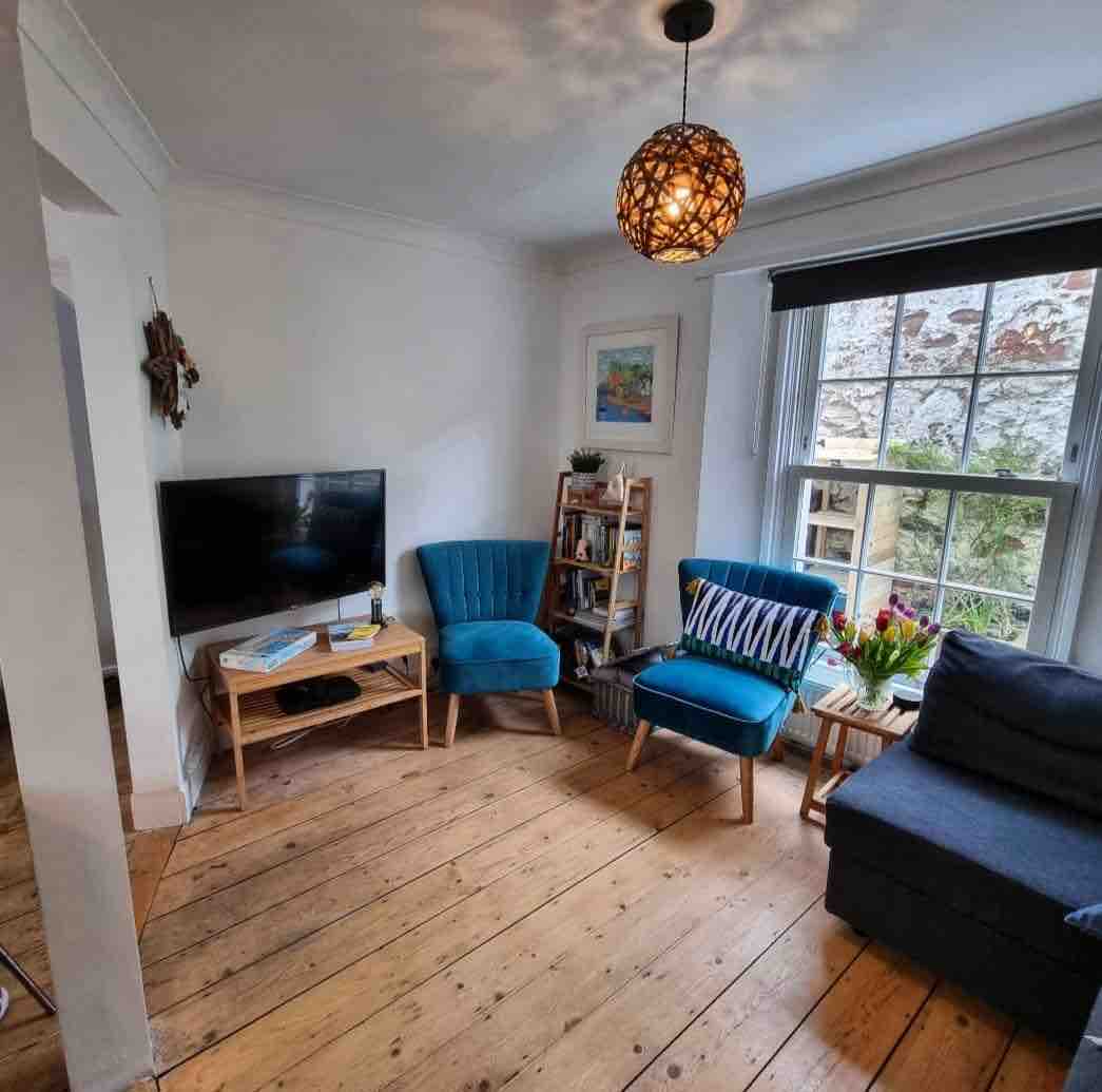 Annonce Airbnb populaire: Quiet, central cottage, Teignmouth à Teignmouth