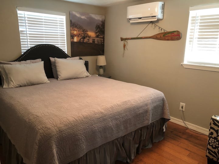 后卧配有加大双人床